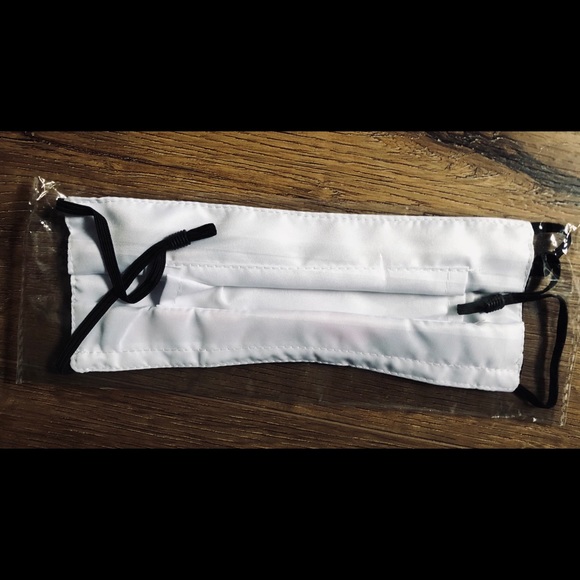 ONE LEFT! KUROMI & MY MELODY-NWOT Clothe Face Mask - Picture 5 of 5